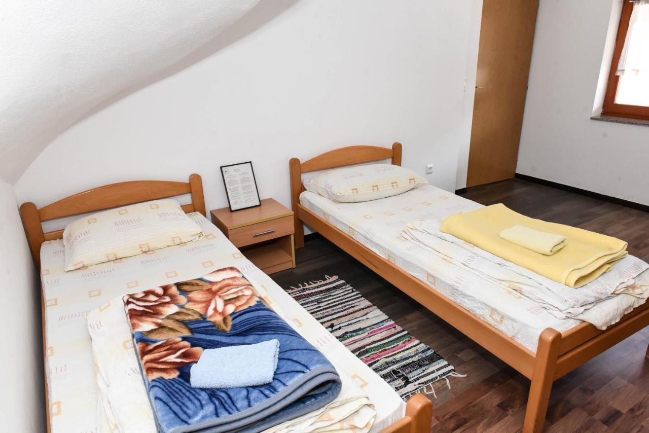 Sobe Sa Kupatilom Jajce Exteriér fotografie